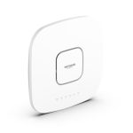 Vista del punto de acceso inalámbrico NETGEAR WAX638E en color blanco con una velocidad de 4800 Mbit/s y soporte para Energía sobre Ethernet (PoE), SKU WAX638E-111EUS
