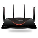 Imagen del Router NETGEAR XR700 inalámbrico con conectividad Gigabit Ethernet Tri-band 2.4 GHz / 5 GHz / 60 GHz en color negro. SKU: XR700-100EUS