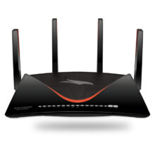 Imagen del Router NETGEAR XR700 inalámbrico con conectividad Gigabit Ethernet Tri-band 2.4 GHz / 5 GHz / 60 GHz en color negro. SKU: XR700-100EUS
