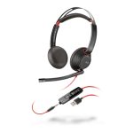 Auriculares alámbricos Poly Blackwire 5220 con conexión USB Tipo A, diadema ajustable, ideal para llamadas y música, en colores negro y rojo. SKU: 207576-03