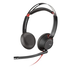 Imagen de los auriculares alámbricos Poly Blackwire 5220, diseñados para llamadas y música, con conexión USB tipo C en colores negro y rojo. SKU 207586-01.