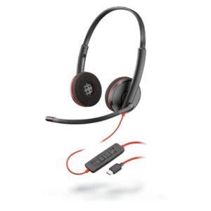 Poly Blackwire C3220 auriculares alámbricos con USB Tipo C para llamadas y música. Modelo con diadema y almohadillas en color negro y rojo. SKU: 209749-104.