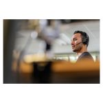 Poly Auriculares Voyager 4310 con conexión USB-C, más llave BT700 y soporte de carga. SKU 77Y96AA