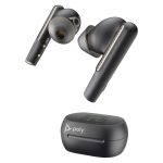 Auriculares intrauriculares Poly Voyager Free 60+ UC en color negro carbono con adaptador USB-A BT700 y estuche de carga con pantalla táctil. SKU: 7Y8G3AA