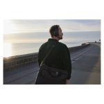 Auriculares Poly Voyager Surround 85 UC USB-C con certificación Microsoft Teams, adaptador USB-C/A y base de carga. SKU: 8G7T8AA