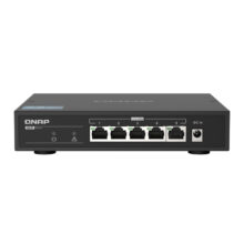 Switch No Administrado QNAP QSW-1105-5T con 5 puertos Gigabit Ethernet en color negro. SKU: QSW-1105-5T