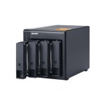 Caja para disco duro externo QNAP TL-D400S en color negro y gris; compatible con discos duros y SSD de 2.5 y 3.5 pulgadas. SKU: TL-D400S
