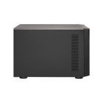 Vista frontal de la QNAP TL-D800S, un fiable y espacioso chasis de almacenamiento externo en color negro y gris, compatible con discos duros y SSD de 2.5 y 3.5 pulgadas. SKU TL-D800S