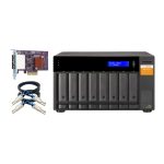 Vista frontal de la QNAP TL-D800S, un fiable y espacioso chasis de almacenamiento externo en color negro y gris, compatible con discos duros y SSD de 2.5 y 3.5 pulgadas. SKU TL-D800S