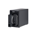Imagen de la QNAP TR-002, una caja para disco duro externo en color negro, compatible con discos de 2.5 y 3.5 pulgadas. SKU: TR-002
