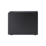 Imagen de la QNAP TR-002, una caja para disco duro externo en color negro, compatible con discos de 2.5 y 3.5 pulgadas. SKU: TR-002