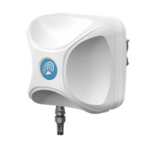 Antena direccional QuWireless 7 dBi, modelo AEG5100M, ideal para mejorar la señal en redes inalámbricas.