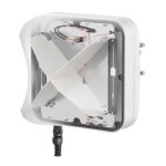 Antena direccional QuWireless 7 dBi, modelo AEG5100M, ideal para mejorar la señal en redes inalámbricas.