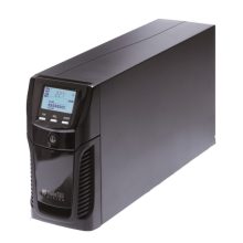 Sistema de alimentación ininterrumpida Riello VST 1100 con 1,1 kVA de capacidad y 880 W de potencia. Modelo con 4 salidas AC. SKU: VST 1100