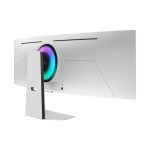 Monitor Samsung G95SC con pantalla de 124,5 cm y resolución 5120 x 1440 Pixeles, tecnología Dual QHD OLED, color Plata, y número de modelo LS49CG950SUXEN