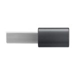 Imagen de la unidad flash USB Samsung MUF-64AB con 64 GB, USB tipo A 3.2 Gen 1, en gris y plata. SKU: MUF-64AB/APC