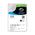 Seagate SkyHawk AI disco duro interno de 12 TB con 7200 RPM y 256 MB de caché, SKU ST12000VE0008, ideal para sistemas de videovigilancia.