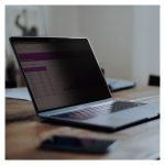 StarTech.com Filtro de Privacidad de 13 pulgadas para MacBook Air M2/M3 con filtro anti luz azul y antirreflejo, SKU 13MAM-PRIVACY-SCREEN