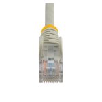 El cable de red StarTech.com de 7 metros gris Cat5e con conectores RJ45 sin enganches, SKU 45PAT7MGR
