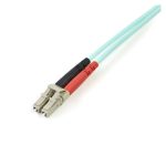 Cable de fibra óptica multimodo de 3 metros de StarTech.com con conectores LC a LC, OM3, 50/125µm, adecuado para redes de 100G, pérdida de inserción baja <0.3dB, SKU A50FBLCLC3