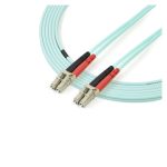 Cable de fibra óptica multimodo de 3 metros de StarTech.com con conectores LC a LC, OM3, 50/125µm, adecuado para redes de 100G, pérdida de inserción baja <0.3dB, SKU A50FBLCLC3