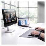 Imagen del producto StarTech.com Superficie Manga de Acero para la Esquina de una Mesa o Escritorio de Esquina con grosor de 12,7-38,1mm y SKU DSKCRNRSLV.