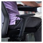 Imagen del producto StarTech.com Superficie Manga de Acero para la Esquina de una Mesa o Escritorio de Esquina con grosor de 12,7-38,1mm y SKU DSKCRNRSLV.