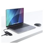 Imagen del StarTech.com Hub USB-C de 4 Puertos, modelo H5C4A-USB-HUB, que ofrece 4 puertos USB-A, es alimentado por el bus y posee protección de sobrecorriente. Ideal para viajes.