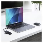 Imagen del StarTech.com Hub USB-C de 4 Puertos, modelo H5C4A-USB-HUB, que ofrece 4 puertos USB-A, es alimentado por el bus y posee protección de sobrecorriente. Ideal para viajes.