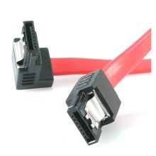 Cable StarTech.com SATA acodado a la derecha de 45 cm con pestillos, modelo LSATA18RA1. Ideal para conexiones en ángulo y transferencias de 6Gbps.