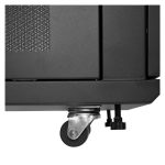 Vista del armario rack para servidores de StarTech.com de 24U, con cerradura y seguro, ruedas y carriles de montaje ajustables. SKU RK2433BKM