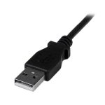 Cable adaptador de 2 metros StarTech.com con conexión USB A macho a Mini USB B macho acodado en ángulo hacia abajo. SKU USBAMB2MD.