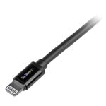 Vista del cable StarTech.com 2 metros Lightning 8 Pin a USB A 2.0 compatible con Apple iPod, iPhone 5, iPad en color negro. SKU: USBLT2MB.