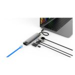 Base para portátil Targus HD22H en color gris, incluye replicador de puertos USB Tipo C. SKU: HD22H.