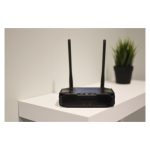 Router inalámbrico Teltonika TCR100, Ethernet rápido, doble banda 2.4 GHz y 5 GHz, 4G, color negro. SKU: TCR100000000