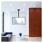 El soporte para pantalla de señalización de 55 pulgadas modelo TooQ LPCE1155TSLI-B en color negro, ideal para monitores y pantallas de gran tamaño.