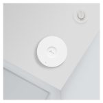 Imagen del TP-Link Omada EAP650, punto de acceso inalámbrico blanco con 2976 Mbit/s y soporte para Energía sobre Ethernet. SKU: EAP650