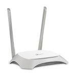 Router inalámbrico gris y blanco TP-Link TL-WR840N con banda única de 2,4 GHz y Ethernet rápido, SKU TL-WR840N