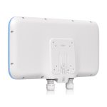 Router inalámbrico Ubiquiti E7-Audience en color blanco, compatible con PoE y velocidad de hasta 11500 Mbit/s. SKU: E7-Audience
