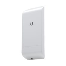 Vista del Ubiquiti LocoM5, un punto de acceso inalámbrico con una velocidad de 150 Mbit/s, SKU LOCOM5