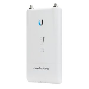 Ubiquiti Rocket AC con velocidad de 450 Mbit/s y diseño en blanco, SKU R5AC-PTP ideal para redes inalámbricas punto a punto.