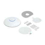 Punto de acceso Ubiquiti U7 Long-Range con velocidad de hasta 7300 Mbit/s en color blanco. Compatible con Energía sobre Ethernet (PoE). SKU U7-LR.
