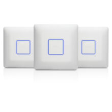 Imagen del Ubiquiti UAP-AC-3, un punto de acceso inalámbrico blanco con velocidad de hasta 1300 Mbit/s y SKU UAP-AC-3