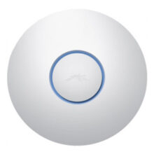 Punto de acceso inalámbrico Ubiquiti UAP-PRO con velocidad de 1000 Mbit/s en color blanco y soporte de energía sobre Ethernet (PoE). SKU: UAP-PRO