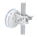 Puente wifi Ubiquiti XG con velocidad de 6000 Mbps en color blanco. SKU UBB-XG