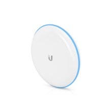 Imagen del Ubiquiti Building-to-Building Bridge, un puente wifi blanco con el SKU UBB, ideal para conexiones inalámbricas entre edificios.
