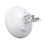Imagen del transceptor y repetidor Ubiquiti WAVE-LR de largo alcance en color blanco con SKU WAVE-LR