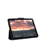 Folio Urban Armor Gear Plyo para iPad de 27,7 cm (10.9 pulgadas) en color negro y translúcido, SKU 123392114043