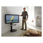 Soporte monitor Vogel's EFF 8340 negro de 165,1 cm (65 pulgadas), SKU 8383400, mostrando su diseño articulado y elegante