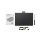 Imagen de la Wacom One M tableta digitalizadora en colores negro y blanco con dimensiones de 216 x 135 mm y conectividad USB. SKU: CTC6110WLW2B